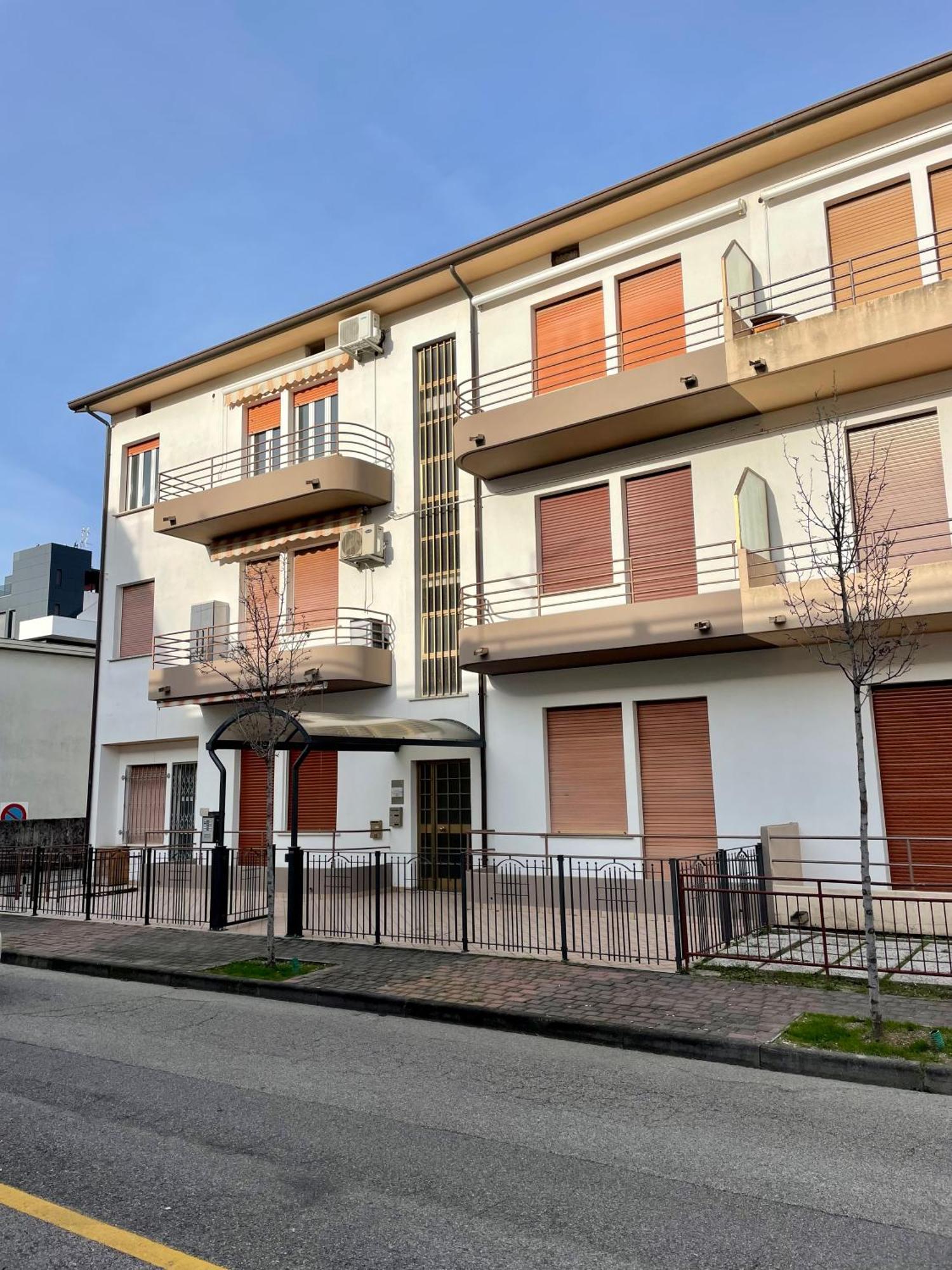 Tommy 1 Apartment Lignano Sabbiadoro Exterior foto